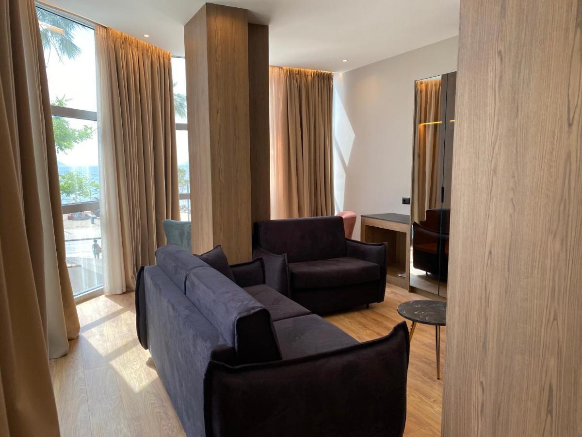 Elmar Hotel Vlorë Exteriör bild