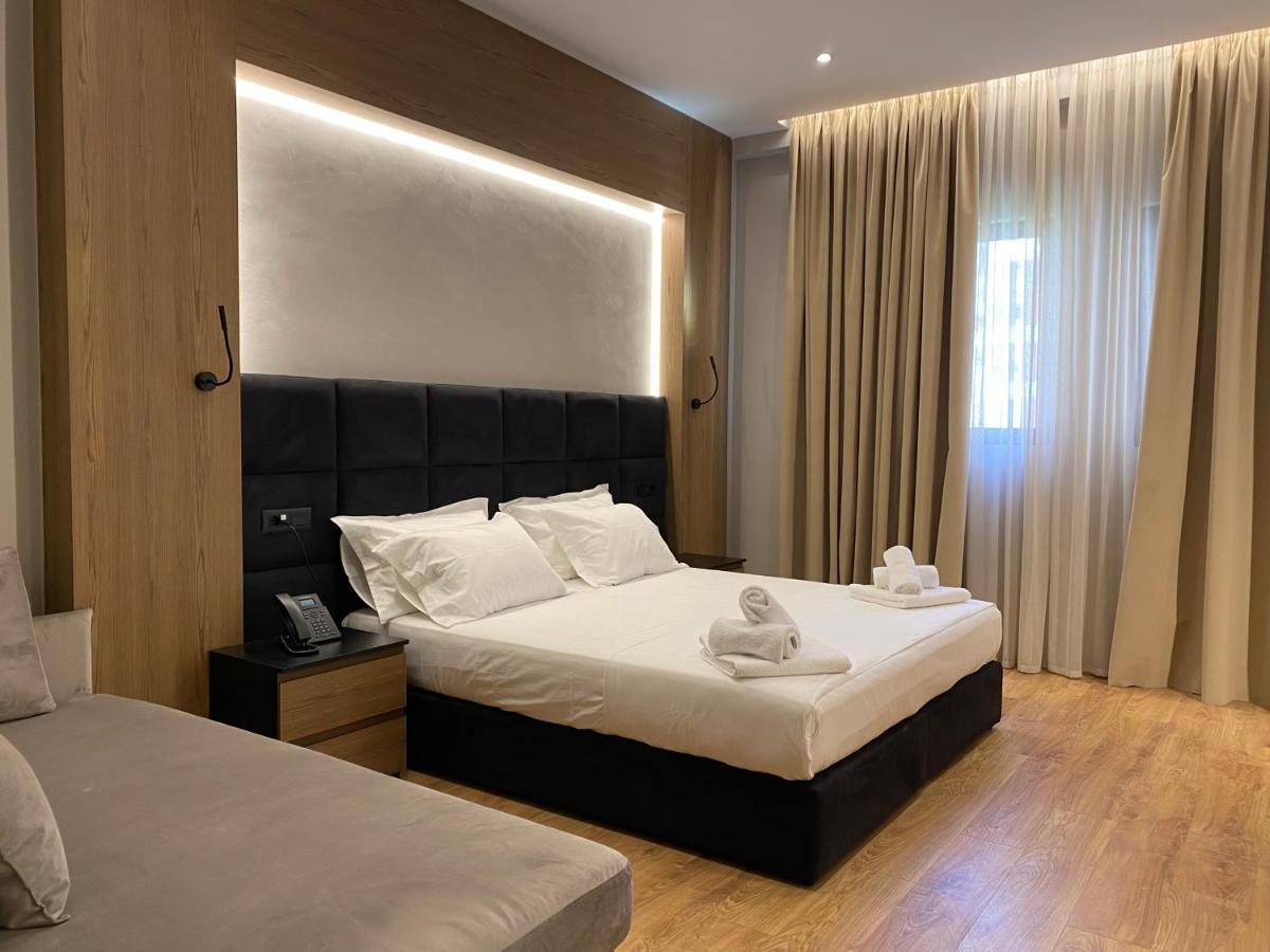 Elmar Hotel Vlorë Exteriör bild